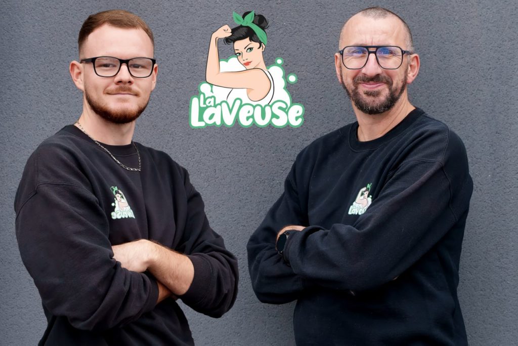 Entretien impeccable centre de lavage La Laveuse, propreté et désinfection des équipements garantis chaque jour. Olivier et Grégory sont là !