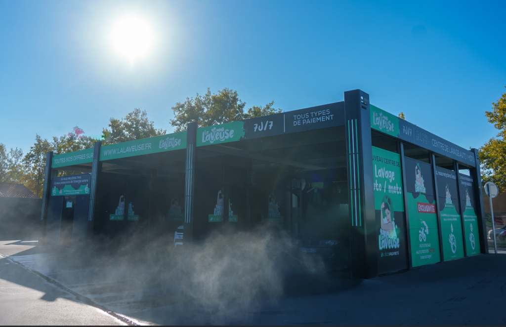 Lavage auto à Perpignan Polygone avec portique de lavage moderne à La Laveuse, station de lavage premium